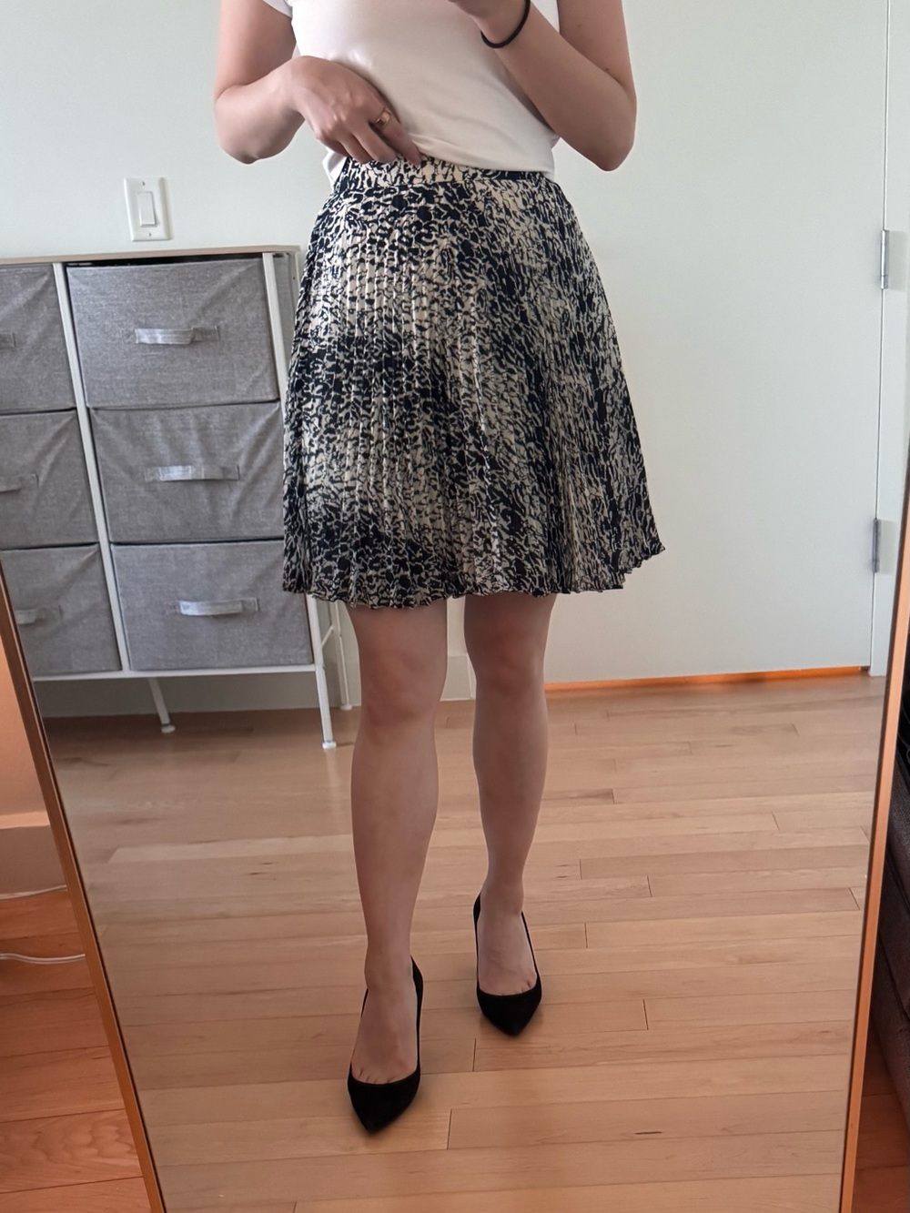 REISS Pleated Mini Skirt in Abstract Navy and White Print - Size 0